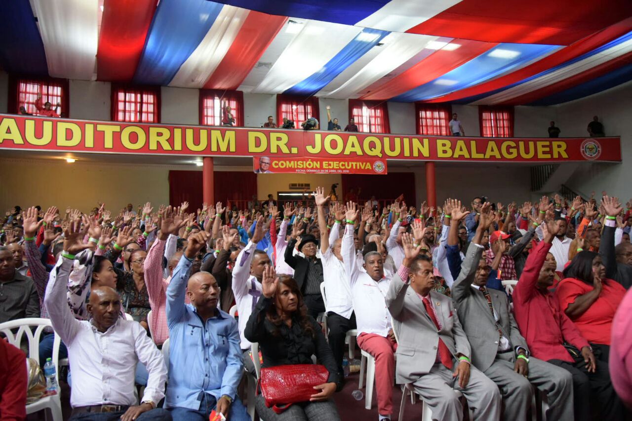 Militantes del PRSC durante la reunión.