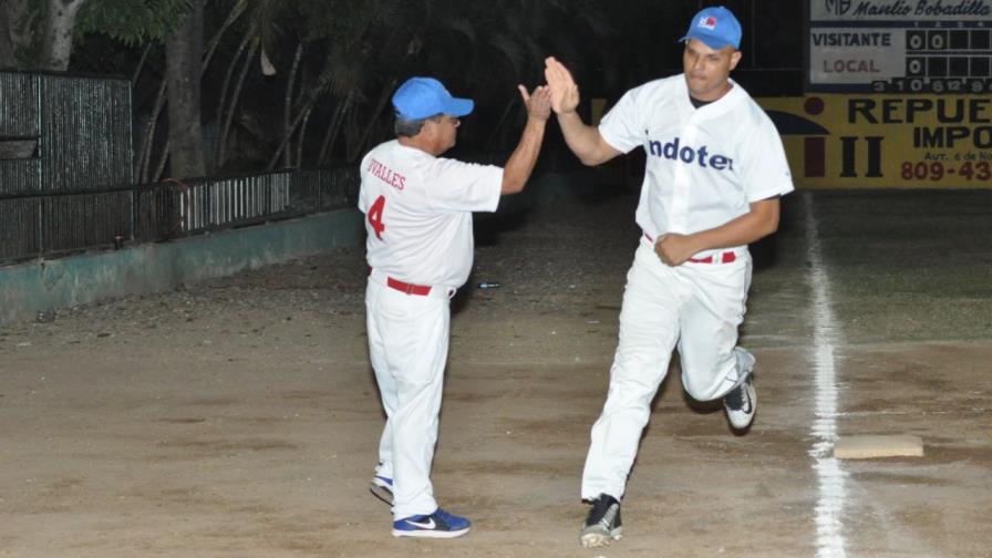 La CAASD y el Indotel ganan dos juegos en sóftbol gubernamental La CAASD y el Indotel ganan dos juegos en sóftbol gubernamental