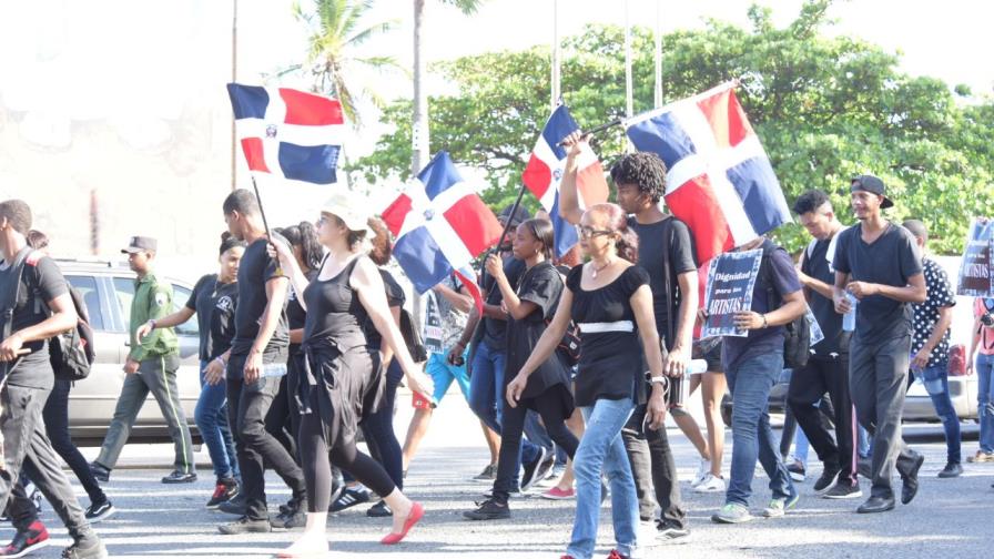 Artistas marchan exigiendo mejores reivindicaciones al Ministerio de Cultura