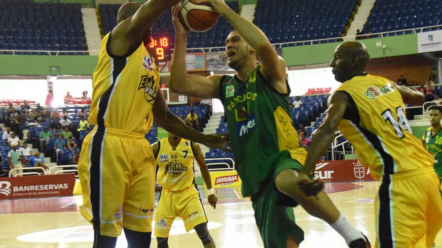 Manuel Guzmán encesta 26 y pone a San Carlos 1-0 ante el Barias Manuel Guzmán encesta 26 y pone a San Carlos 1-0 ante el Barias