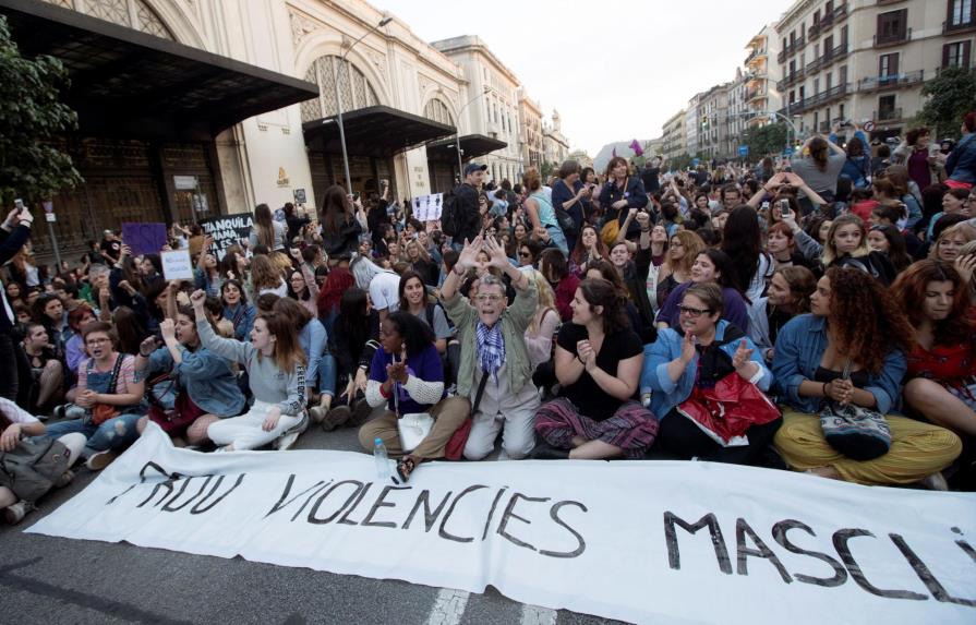 Fallo por abuso sexual en España abre debate sobre el tribunal que lo juzgó