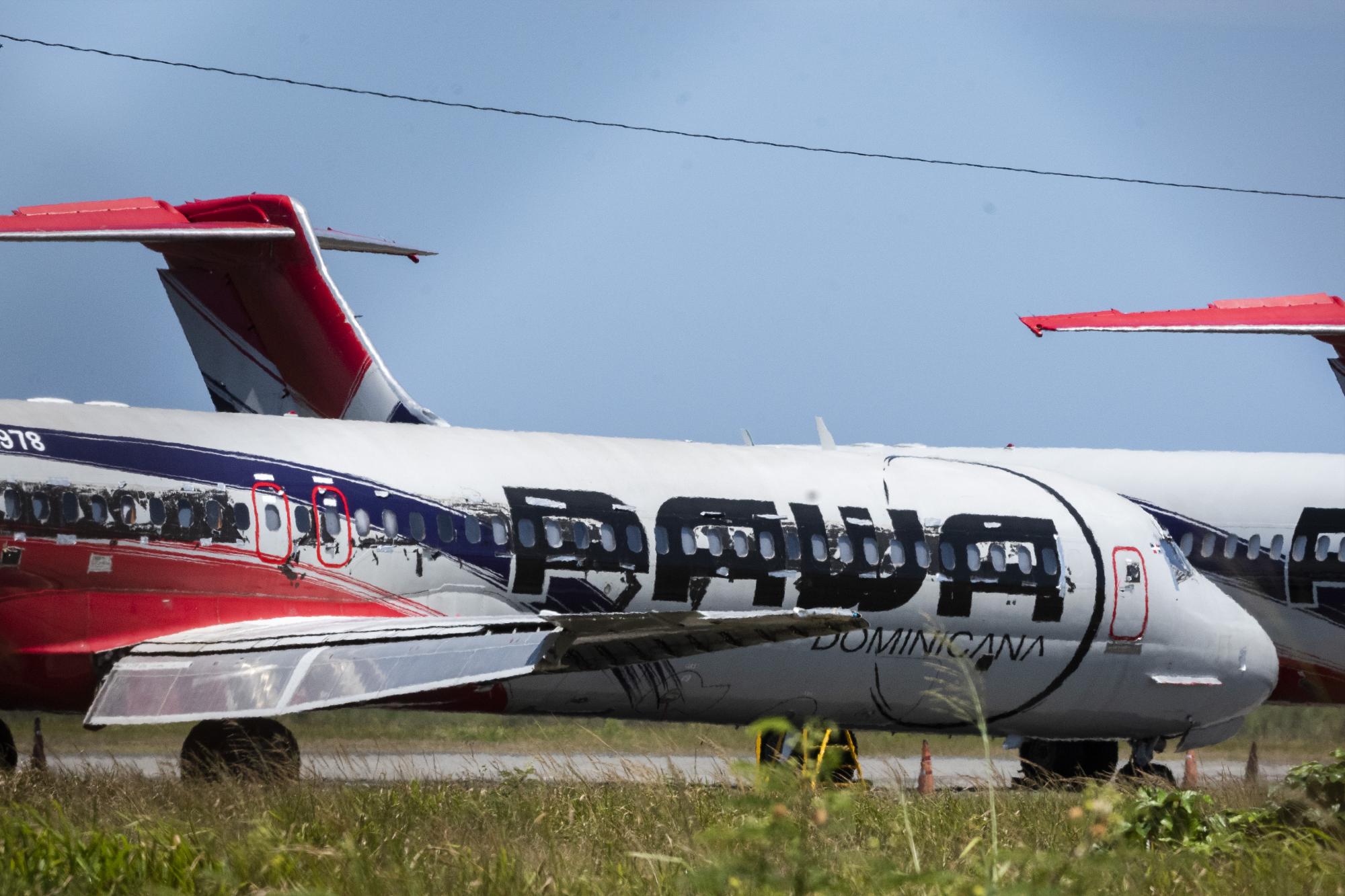 Otra vista de los aviones de PAWA en el Aeropuerto Internacional de Las Américas.