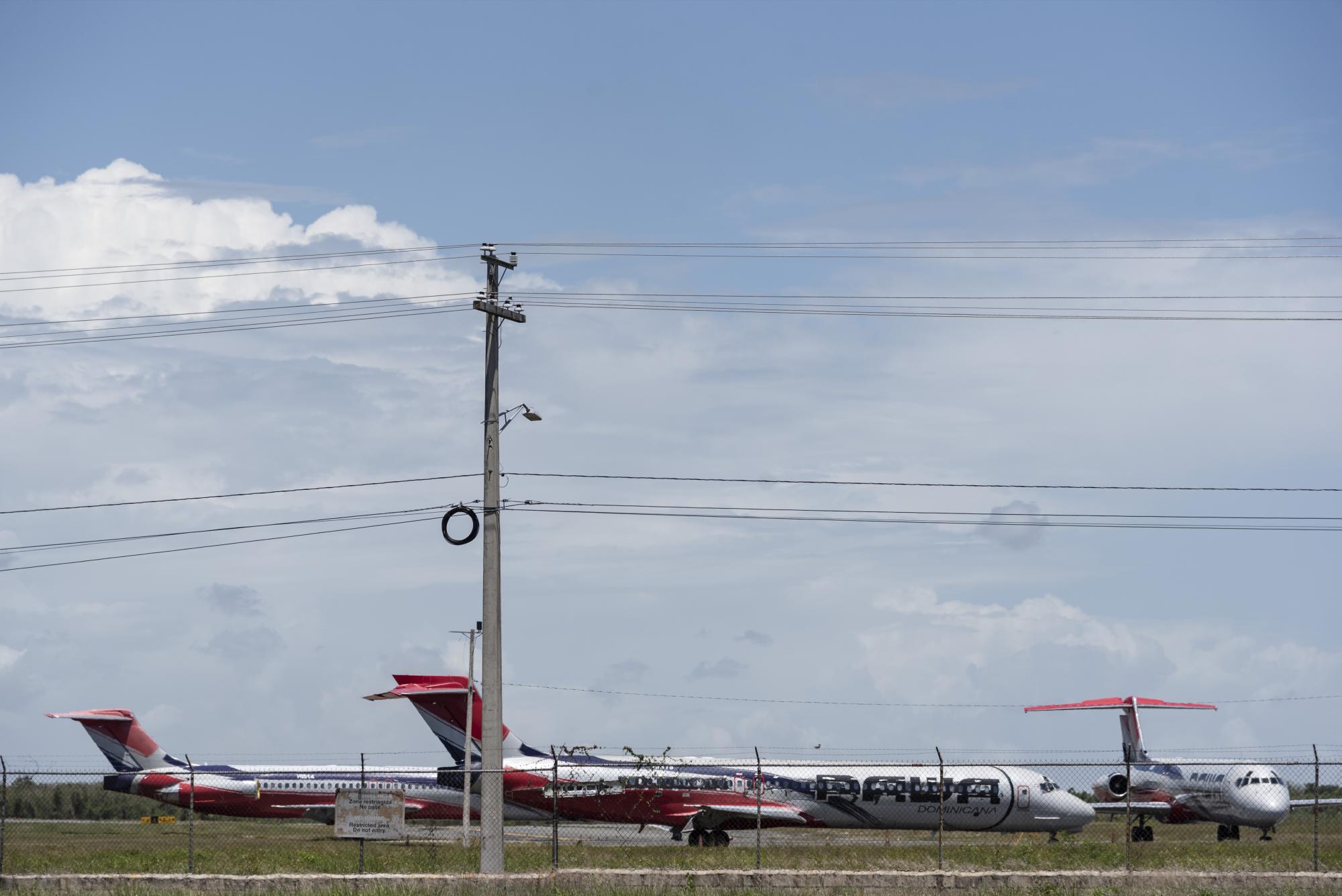 Aviones de PAWA Dominicana en el Aeropuerto Internacional de Las Américas.