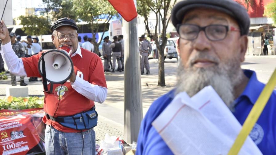 Trabajadores se quejan de bajos salarios 