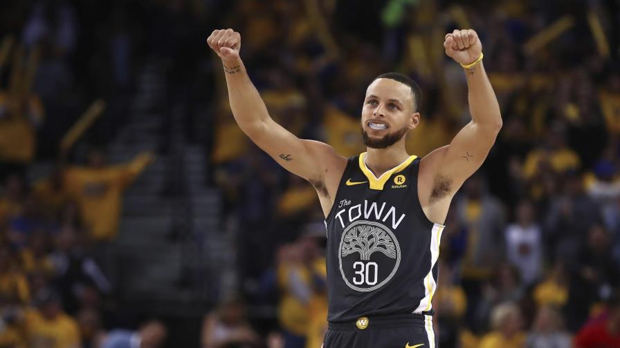 Curry anota 28 en su regreso y Warriors ganan a Pelicans