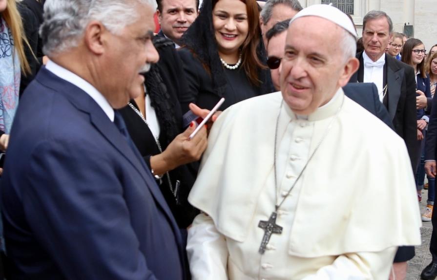 Canciller Miguel Vargas sostiene encuentro con el papa Francisco