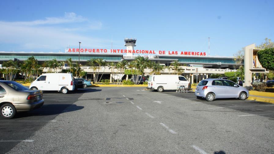Asaltaron a cuatro personas en el parqueo del aeropuerto de Las Américas