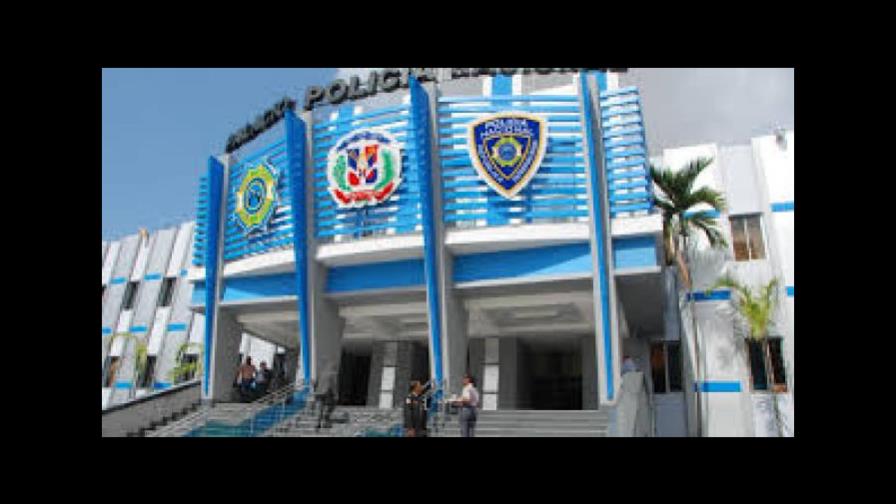 Policía Nacional ordena agentes en sobrepeso hacer ejercicios en el estadio Olímpico