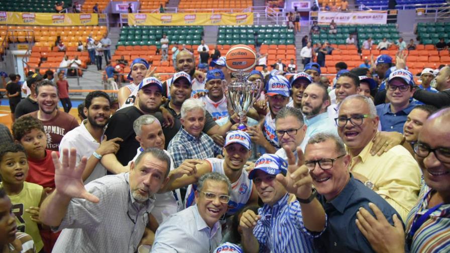 Club Domingo Paulino se corona campeón del baloncesto de Santiago; Adris de León MVP Club Domingo Paulino se corona campeón del baloncesto de Santiago; Adris de León MVP