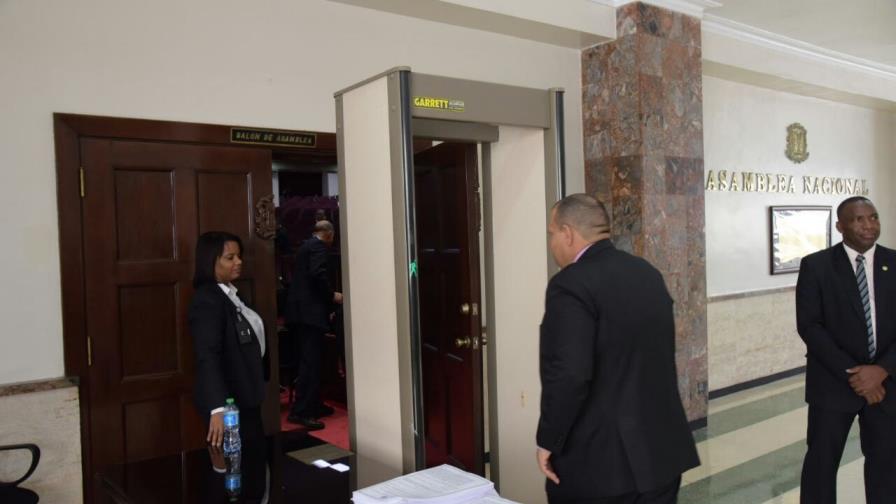 Refuerzan seguridad en la Cámara de Diputados previo al conocimiento de Ley de Partidos Refuerzan seguridad en la Cámara de Diputados previo al conocimiento de Ley de Partidos