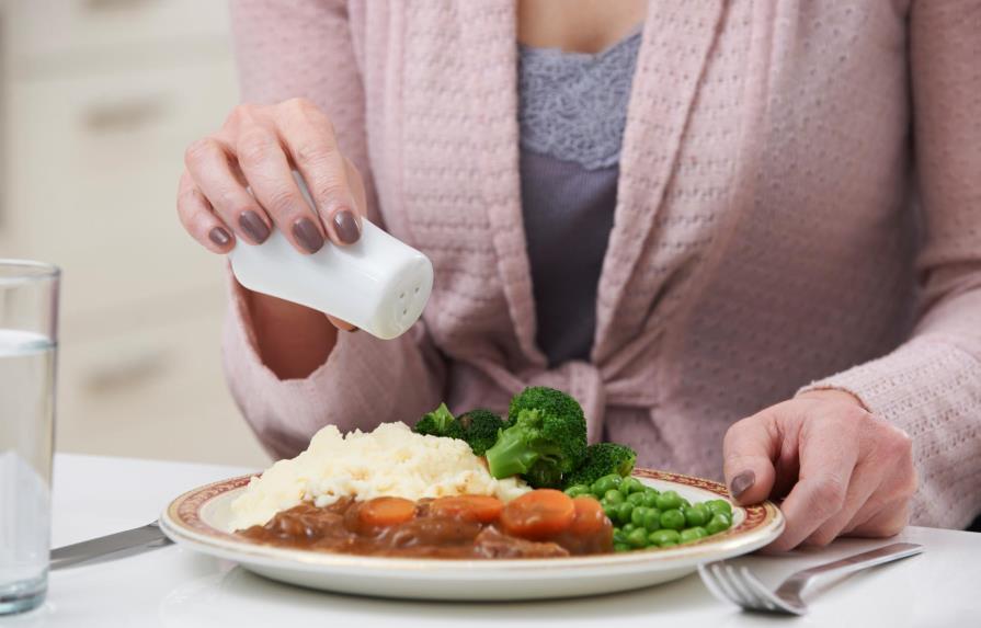 ¿Cómo afecta el consumo excesivo de sal a mi salud cardiovascular?