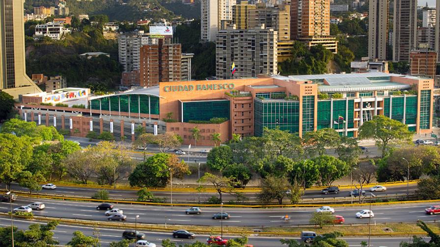 El gobierno interviene el principal banco privado de Venezuela