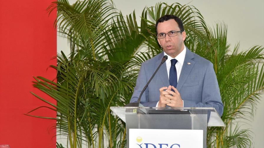 Andrés Navarro apuesta a que el 4% a la educación se administre con eficiencia y transparencia Andrés Navarro apuesta a que el 4% a la educación se administre con eficiencia y transparencia