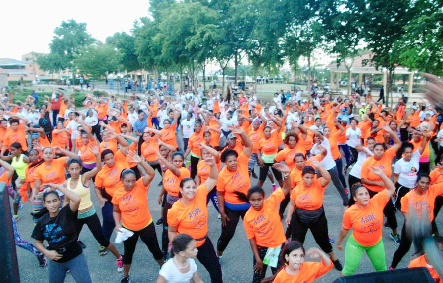 Alcaldía de Santo Domingo Este lleva rutinas de ejercicios a sus barrios