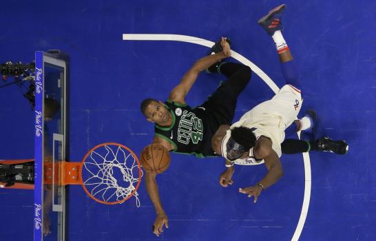 Celtics aventajan 3-0 en serie; vencen a 76ers en prórroga