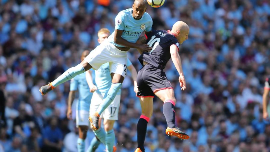 Man City empata con Huddersfield y levanta el trofeo