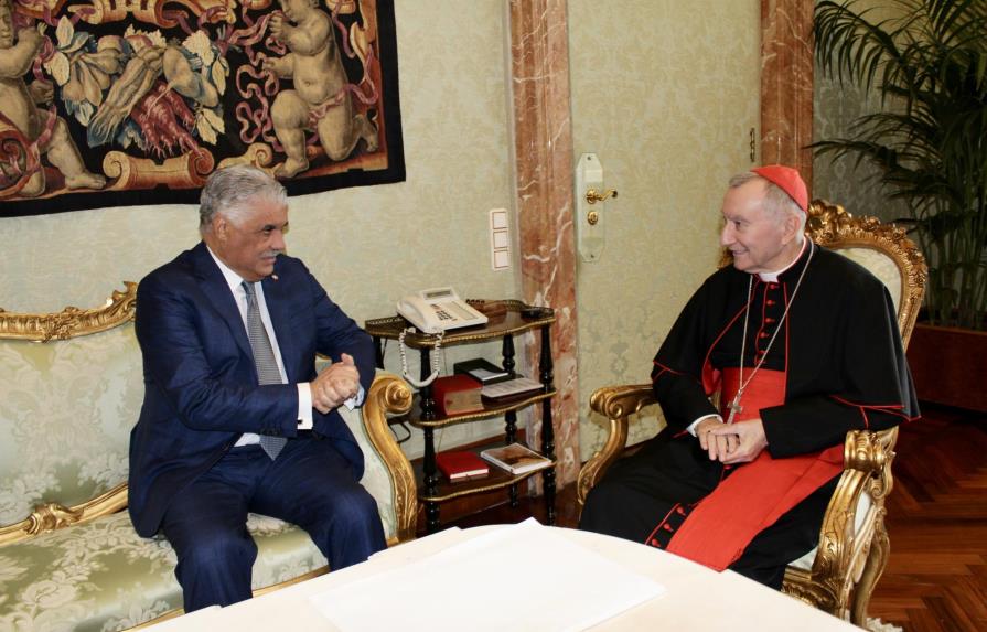 Canciller Miguel Vargas se reúne con secretario de Estado del Vaticano