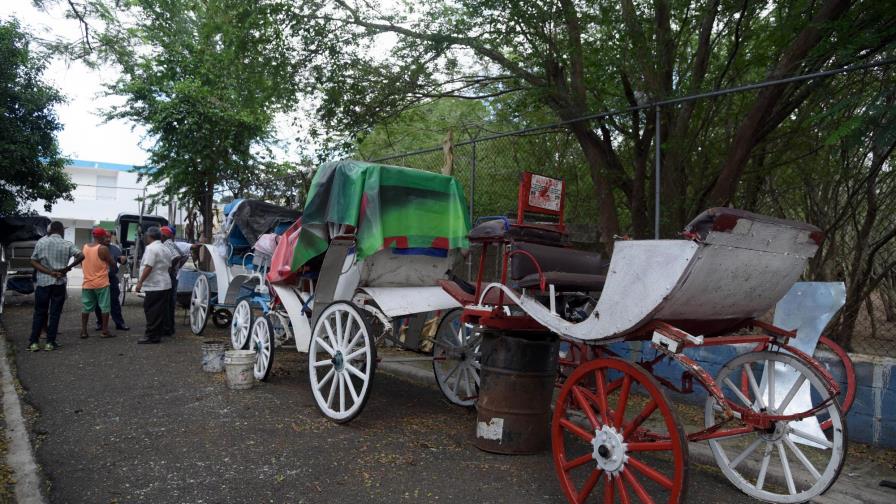 Los tradicionales coches de Santiago están en extinción