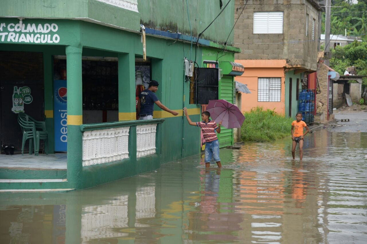 Los residentes del barrio Moscú dicen que después de concluidas las lluvias permanecen con las inundaciones hasta un mes.