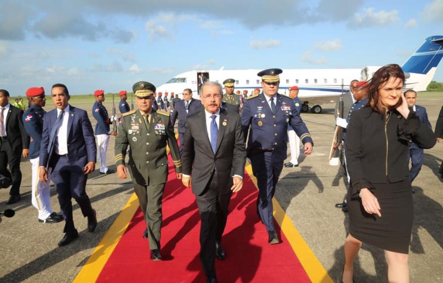 Medina retorna al país luego de asistir a la transmisión de mando del nuevo presidente de Costa Rica 