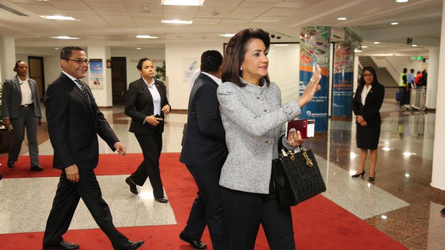 Primera Dama sale a Ciudad del Vaticano a encuentro con el papa Francisco