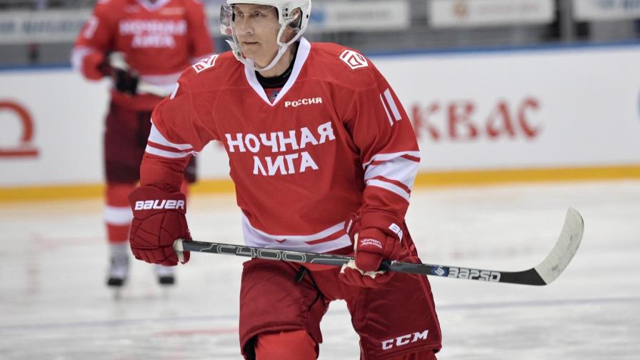 Putin vuelve a jugar al hockey a un mes del inicio del Mundial de fútbol 