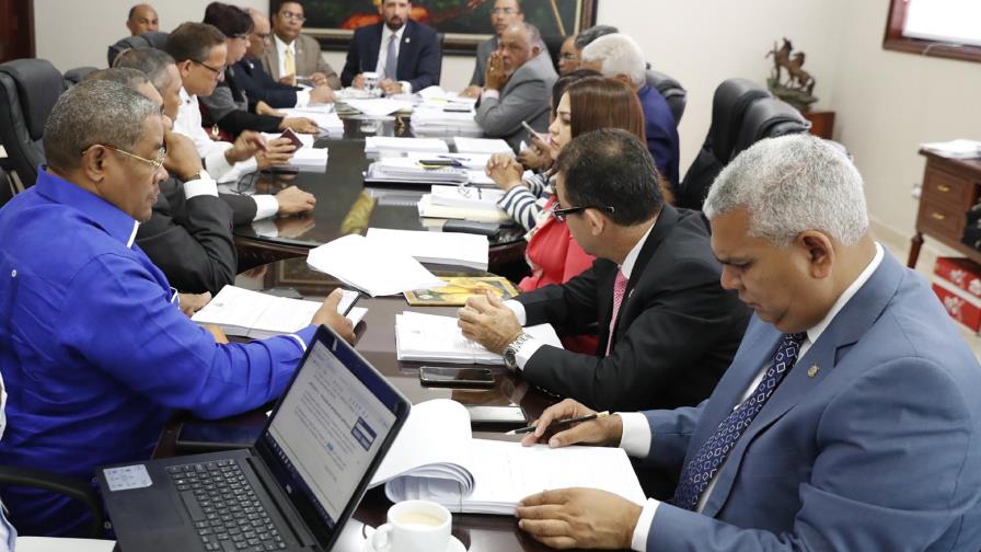 Comisión acordó fusionar tres proyectos de Ley Partidos Comisión acordó fusionar tres proyectos de Ley Partidos