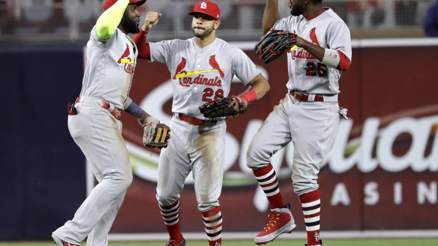 Mikolas logra 5ta victoria, Cardenales vencen a Padres 2-1 Mikolas logra 5ta victoria, Cardenales vencen a Padres 2-1