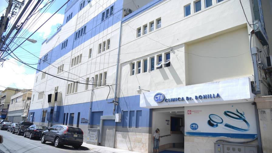 Empleados clínica explican que asalto fue en minutos Empleados clínica explican que asalto fue en minutos
