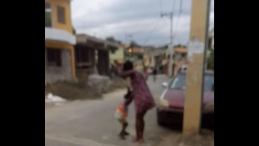 Niña golpeada salvajemente por su madre está en Conani