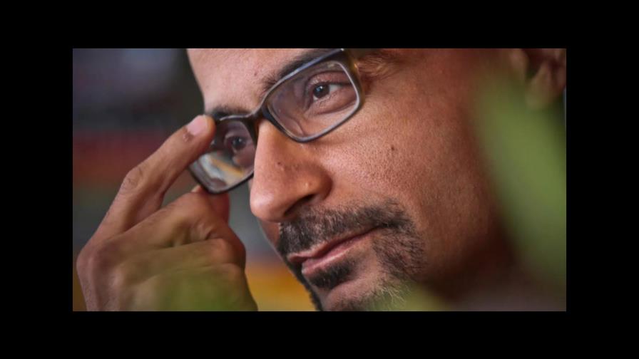 Junot Díaz, icónico tejedor de tramas narrativas parecidas a enredos denunciados por sus acusadoras Junot Díaz, icónico tejedor de tramas narrativas parecidas a enredos denunciados por sus acusadoras