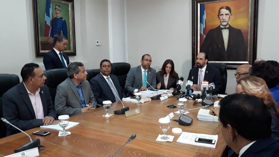 Fracasa primera reunión de comisión que estudia proyecto de Ley de Partidos