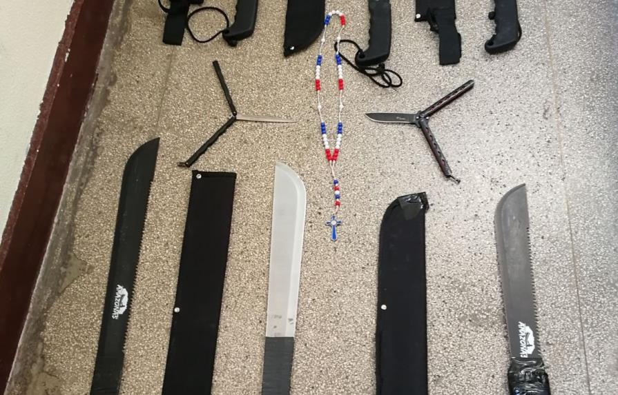 Detienen a dos dominicanos y un español de “Dominican Don’t Play” con once machetes en España
