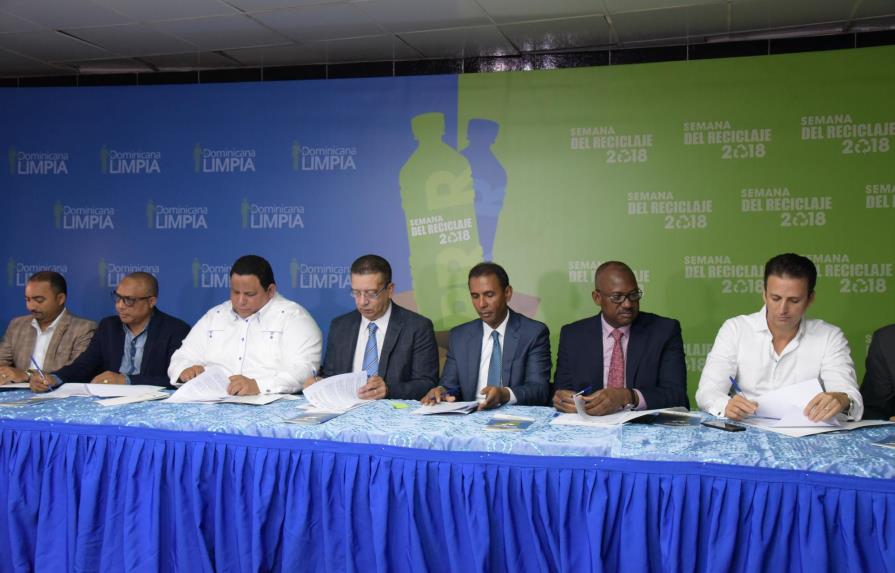 Siete municipios firmaron el primer convenio de Dominicana Limpia