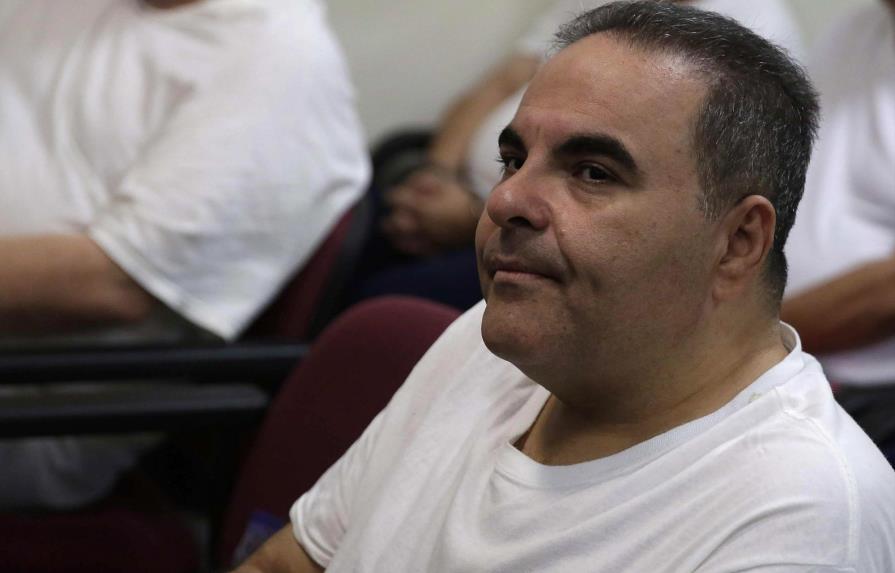 Expresidente salvadoreño es llevado a tribunal para conocer fallo sobre corrupción