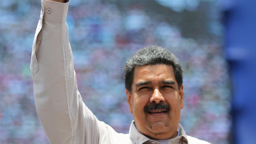 VIDEO: Maduro se convierte en bailarín y cantante para avivar su campaña política 