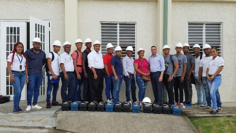 Edesur realiza plan de formación “Electricistas Comunitarios”