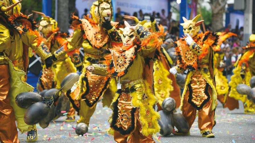 La ciudad de Santo Domingo se luce en colorido cierre de carnaval 