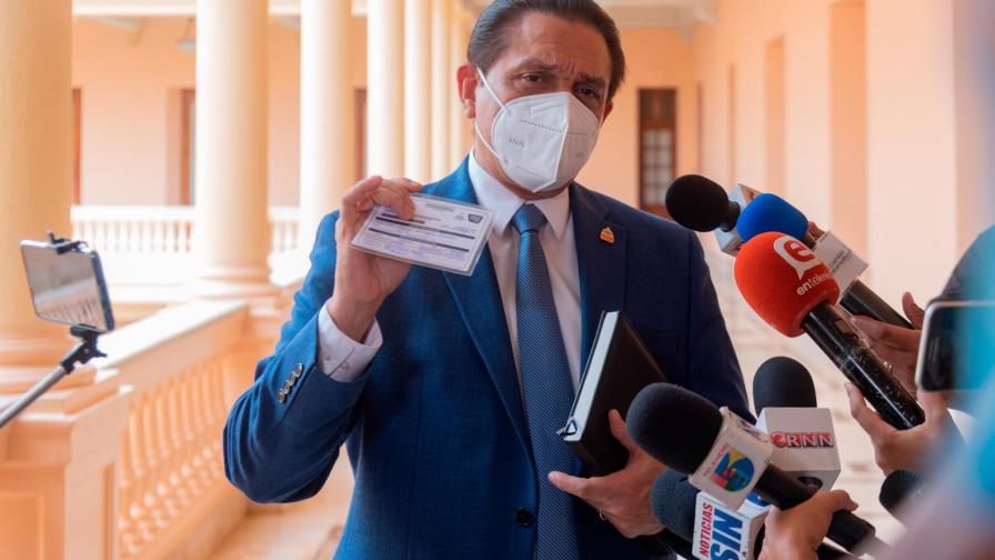 “Obligación” mueve a la gente a vacunarse ante inminentes medidas por COVID-19