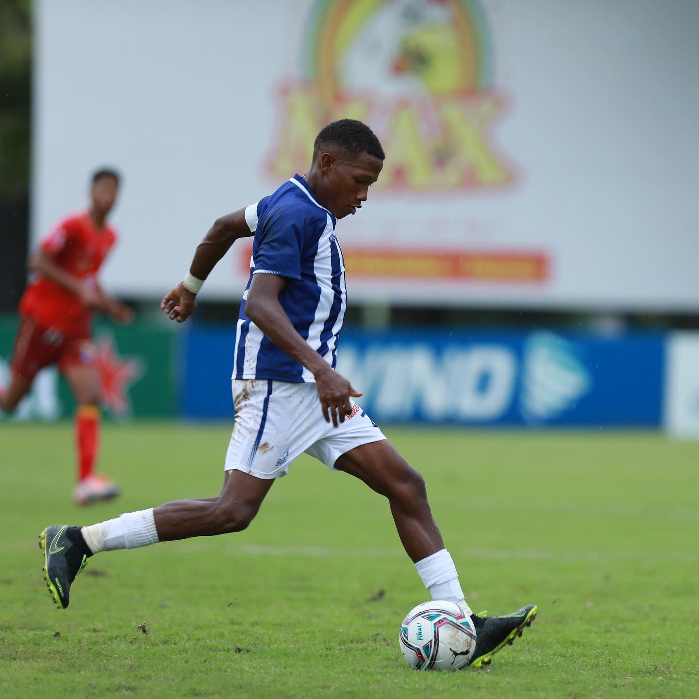 Acción en el partido del sábado 22 de mayo de la Liga Dominicana de Fútbol, correspondiente a la séptima jornada entre los oncenos Atlántico FC y Jarabacoa FC, en el estadio Condor de La Vega. (Fuente Externa)