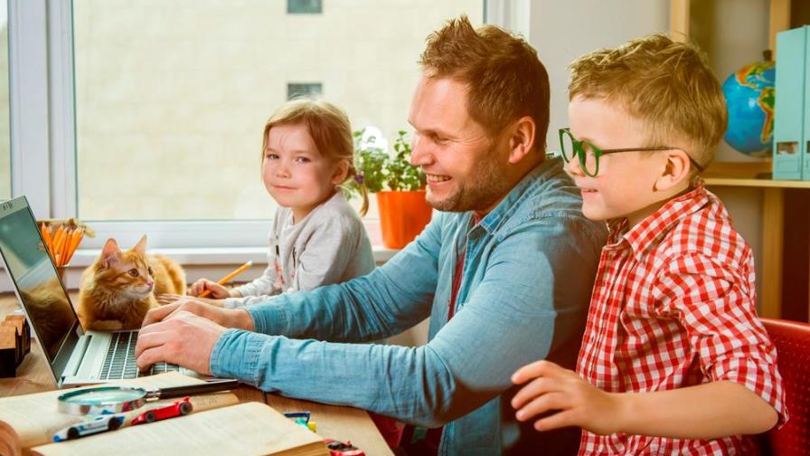 La labor de los padres para continuar las clases a distancia