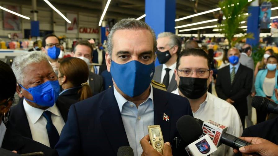 Abinader asegura centros de vacunación están abiertos 