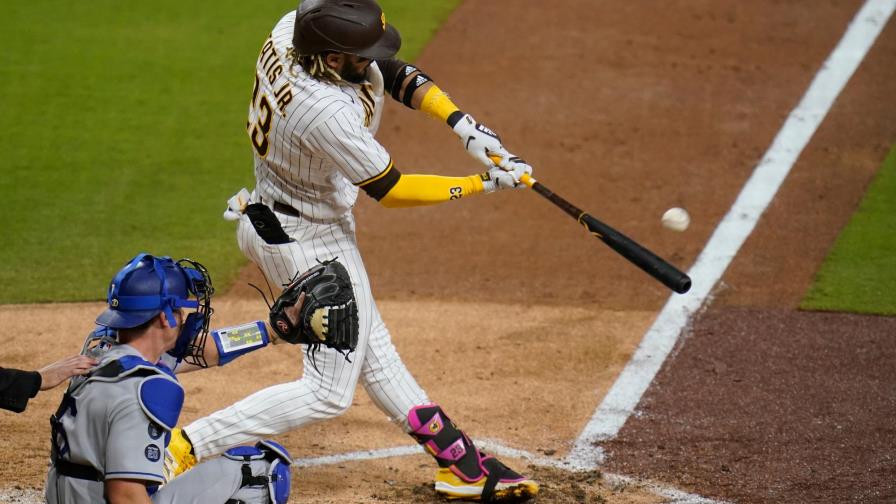 Tatis regresa explosivo y pega cuadrangular