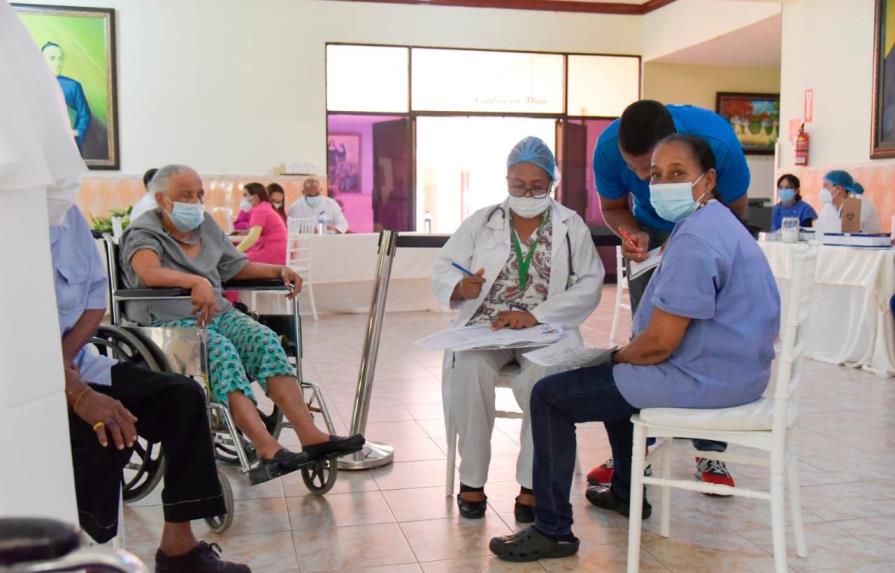 Tres muertos más y 313 nuevos casos de coronavirus en República Dominicana