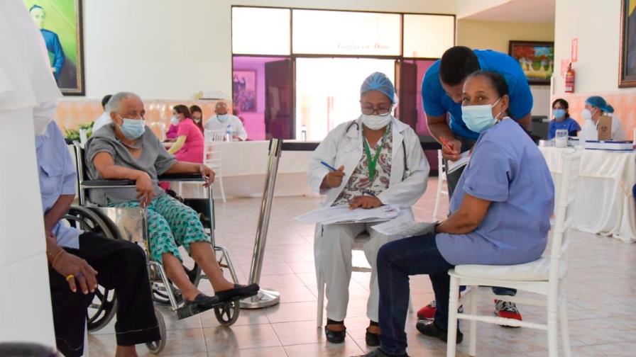 Tres muertos más y 313 nuevos casos de coronavirus en República Dominicana