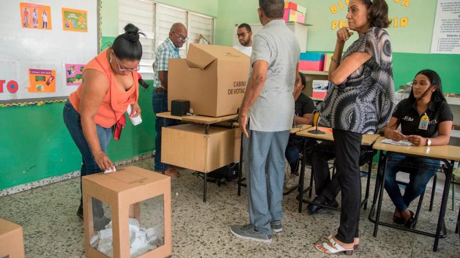 Con algunas conquistas electorales, RD cumple 79 años con voto femenino