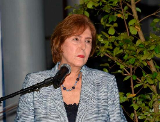 La ministra de cultura, Carmen Heredia destacó los aportes del laureado escritor.