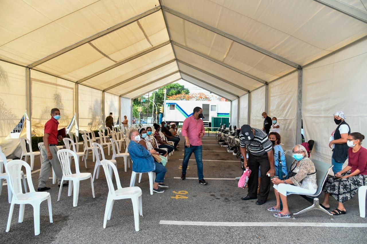 Una carpa en el Ministerio de Salud Pública para hacer la prueba de PCR, hoy jueves 3 de junio de 2021.