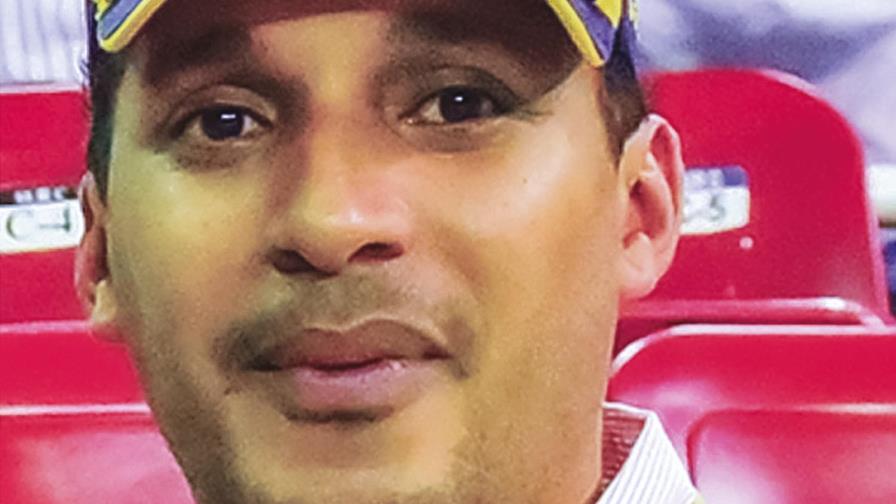 Mauricio Báez competirá en el torneo de voleibol distrital