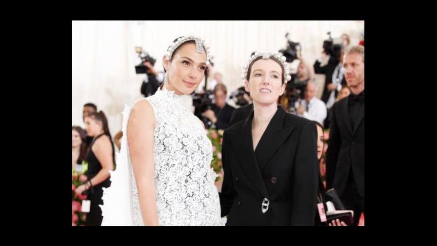 Clare Waight Keller abandona la dirección creativa de Givenchy